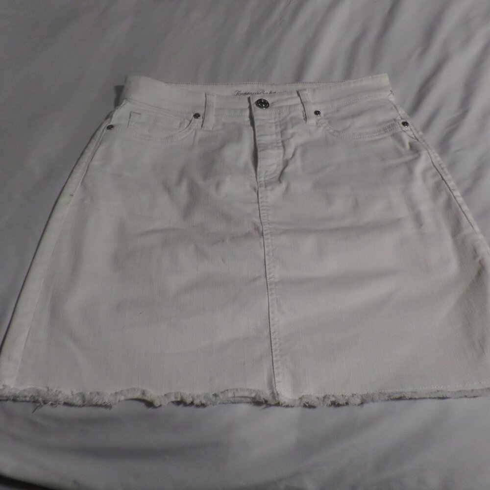 Tommy Bahama White Denim Skirt with Frayed Hem – Size 4